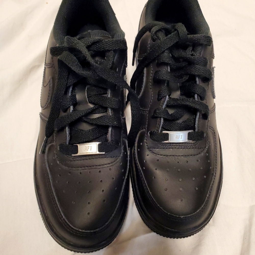 Black Airforce 1 size 6Y